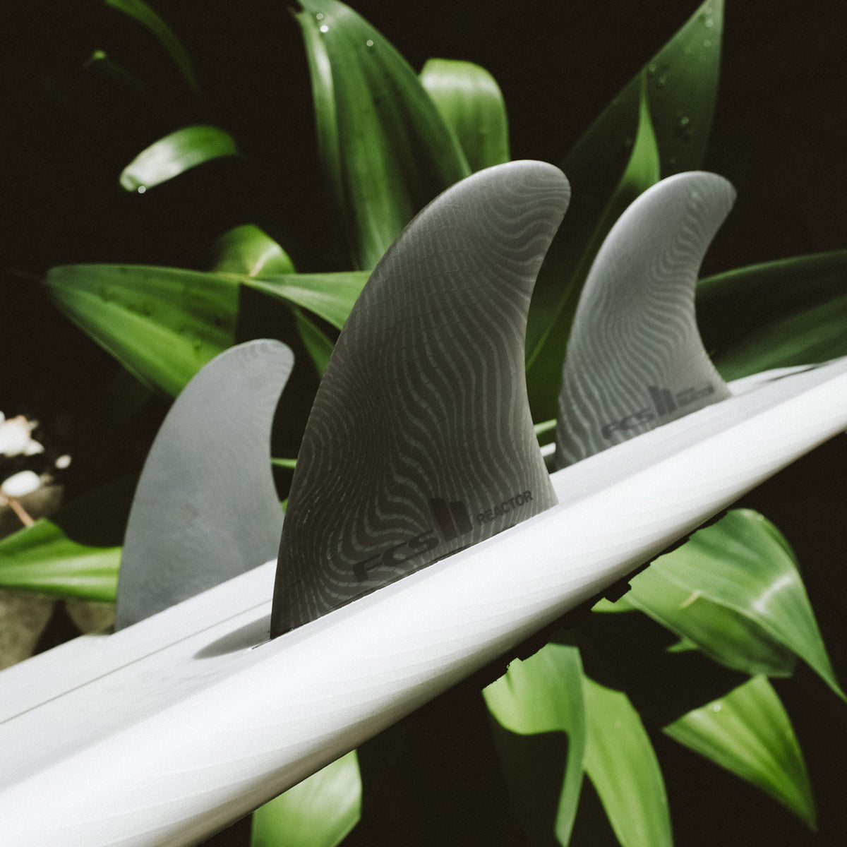 FCS-II-neo-glass-eco-blend-medium-reactor-surfboard-fin-black-galway-ireland-blacksheepsurfco