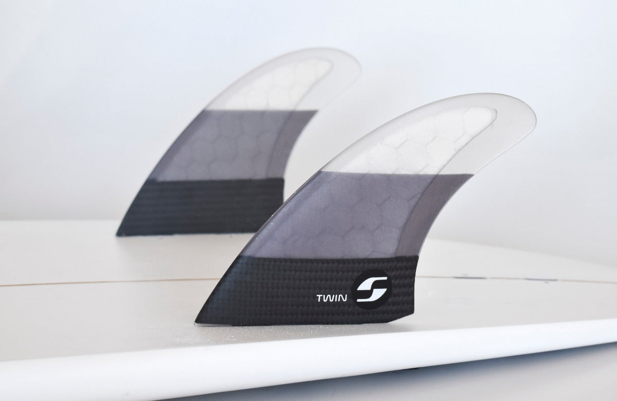 twin-fin-fibreglass-surfboard-fins-scarfini-in-surfboard