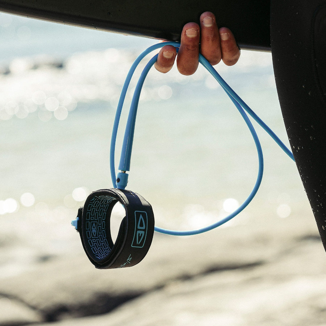 Surfboard leashes