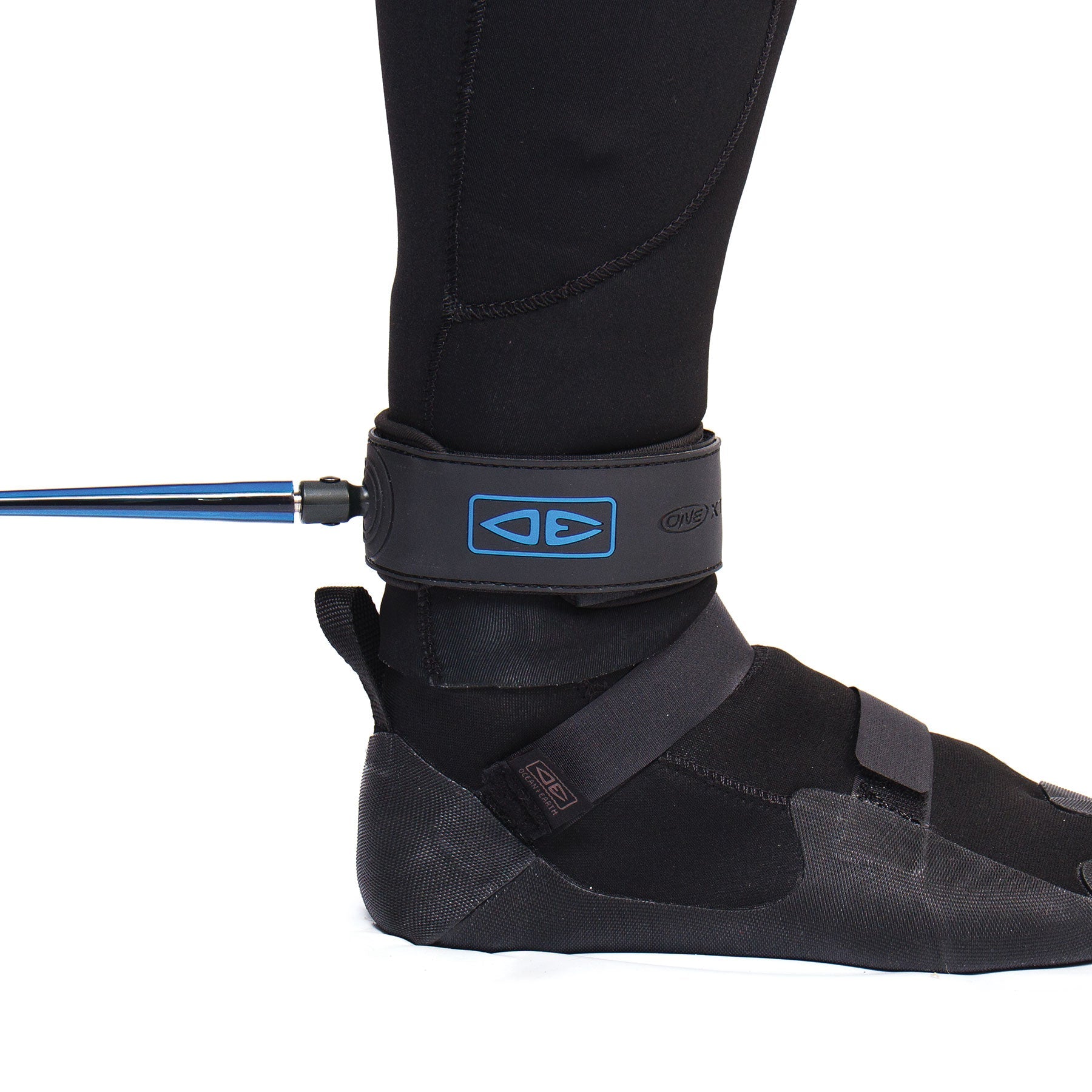 Ocean-&-Earth-7ft-One-XT-Premium-Surfboard-Leash-blacksheepsurfco-ireland-cold water-leash LCP70XT-black blue