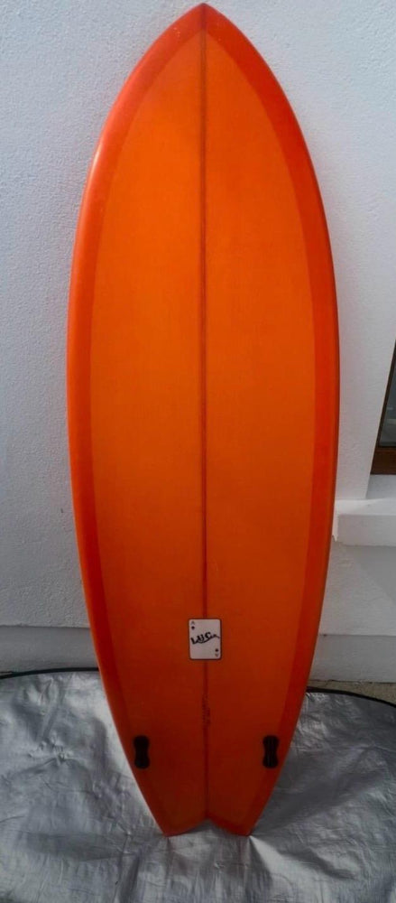 LUKE-UNDERWOOD-ORANGE-fish-surfboard-twin-fin-fcs-ii-fcs-2-galway-ireland-blacksheepsurfo