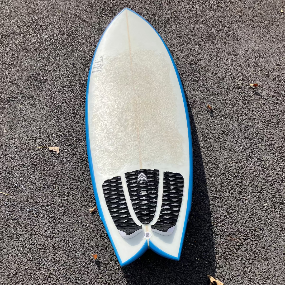 second-hand0surfboard-luc-underwood-quad-surfboard-blue-fcs1-fins-galway-ireland-blacksheepsurfco