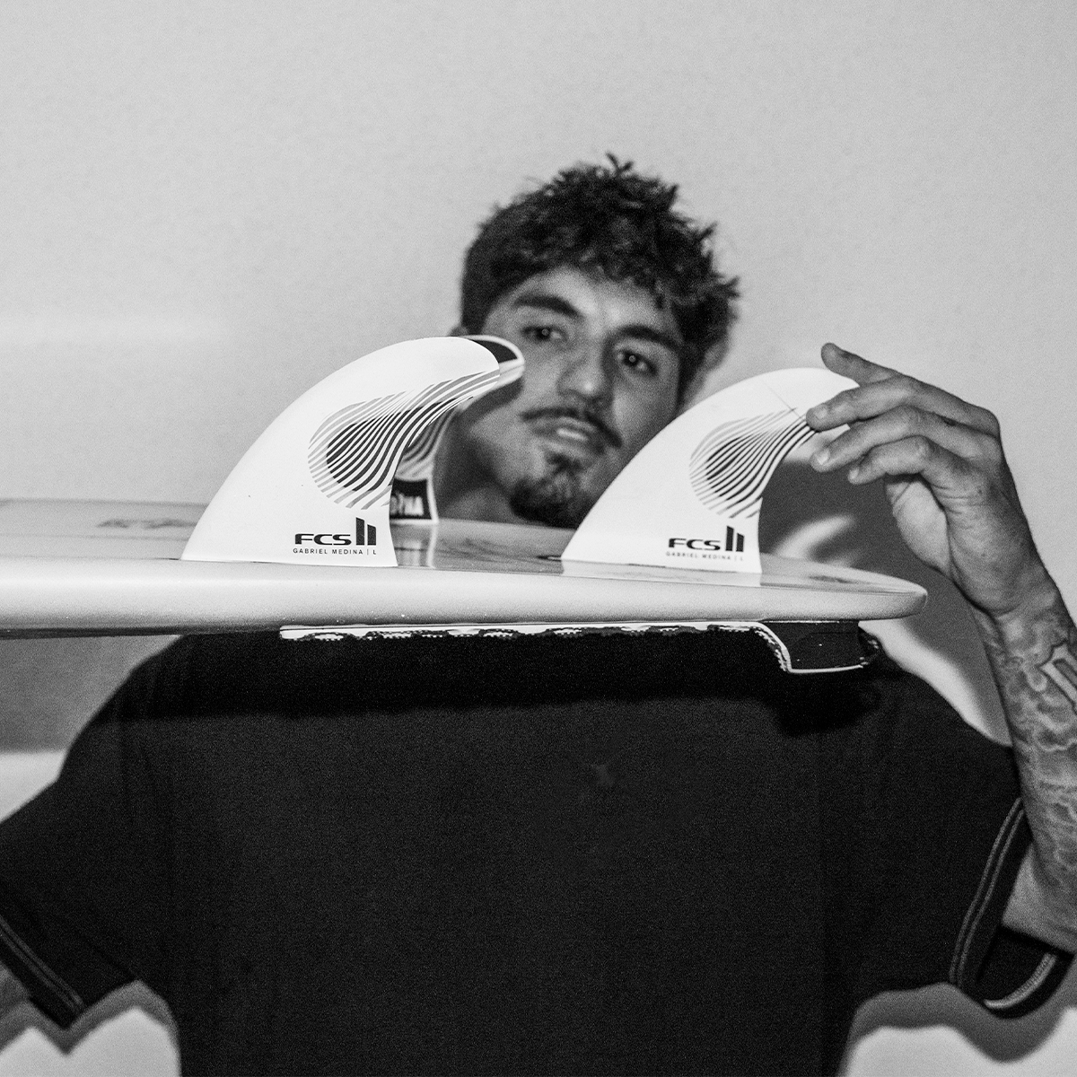 fcs-ii-gabriel-medina-surfboard-fin-black-white-aircore-performance-core-galway-ireland-blacksheepsurfco 