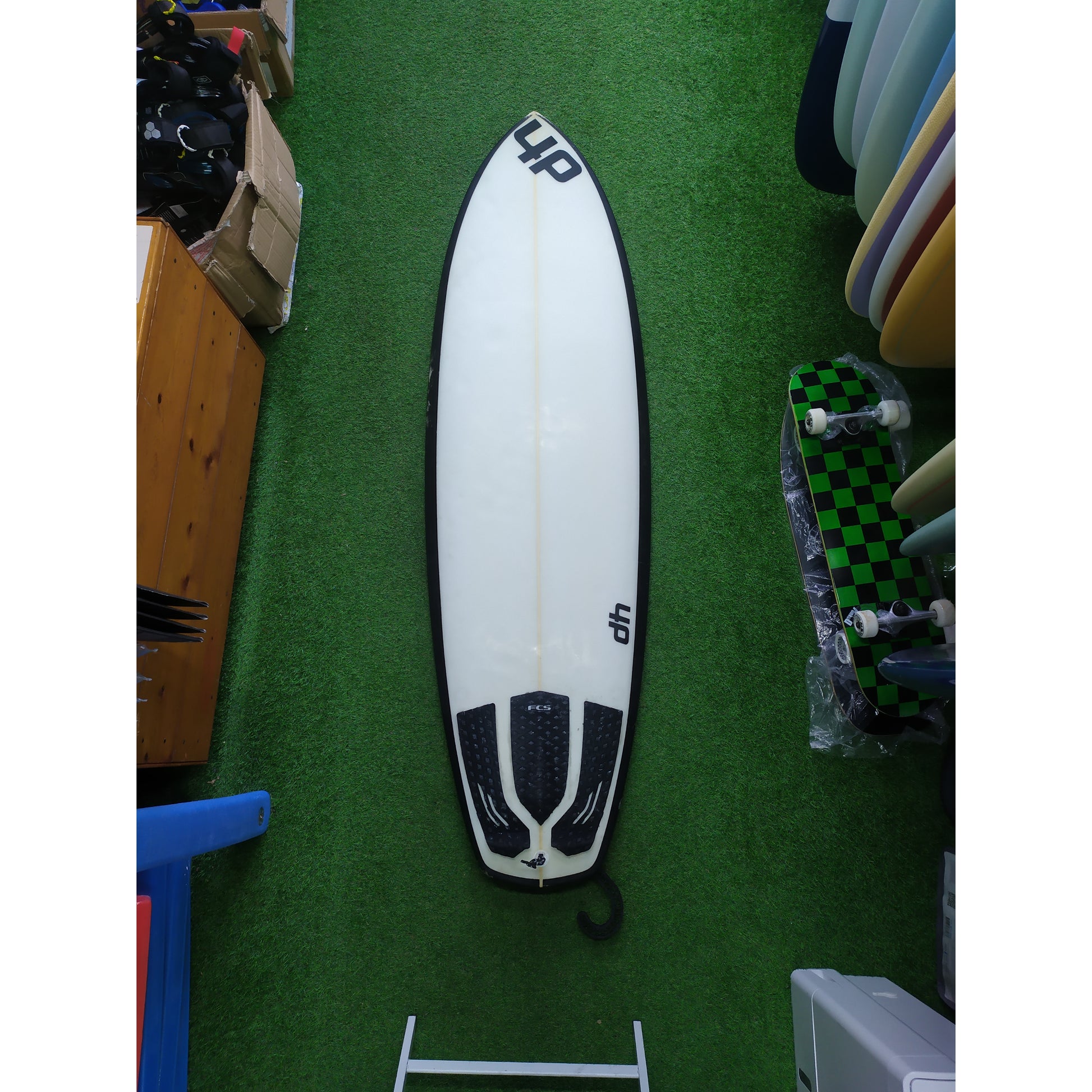 dh-surfboards-tom-doigde-harrison-tomdoidgeharrison- custom-secondhnad-second-hand-5ft11in-fcsi-blacksheepsurfco-kilcolgan-galway-ireland-deck