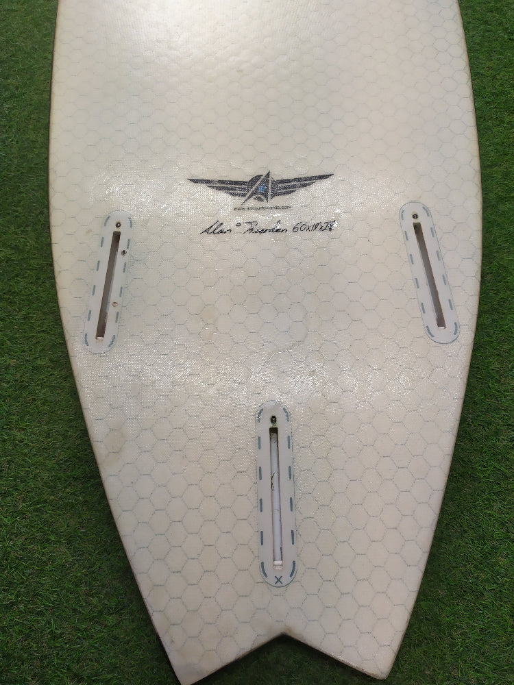 second-hand-surfboards-aor-alan-o'riordan-6ft-swallow-tail-futures-thruster-blacksheepsurfco-kilcolgan-galway-ireland-fin-system