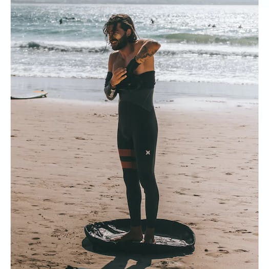 changing-mat-wetsuit-on-the-beach-northcore