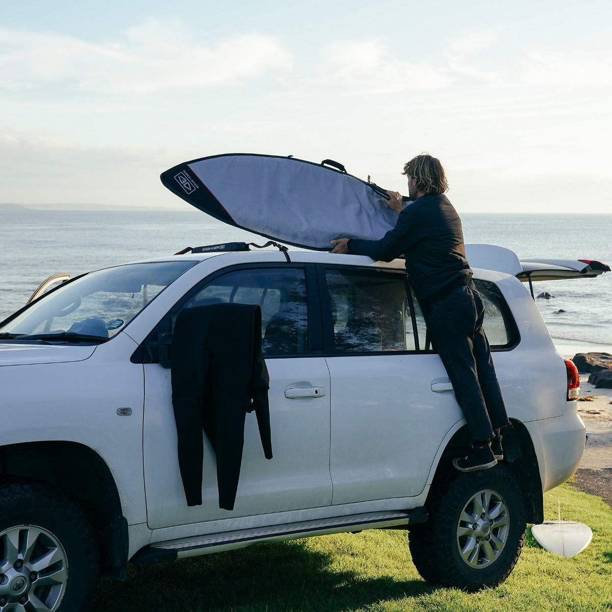 ocean-earth-Barry-Surfboard-bag-car-roof