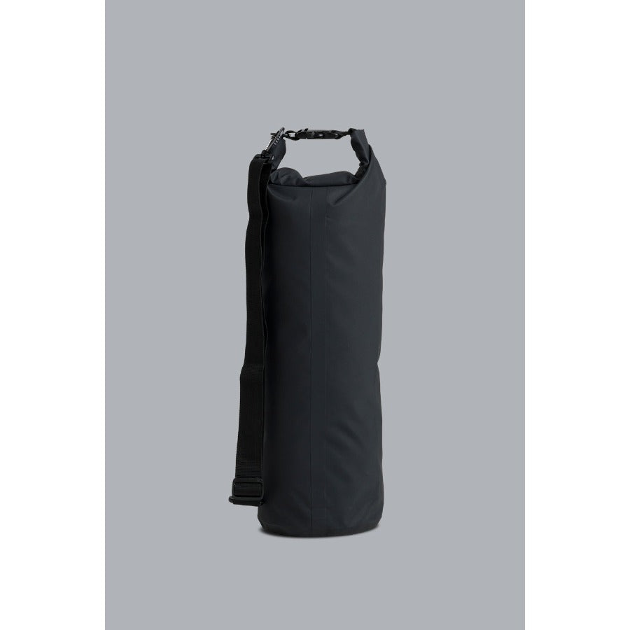 bulldog-surf-dry-bag-12-litre-liter-wetsuit-galway-ireland-blacksheepsurfo-back