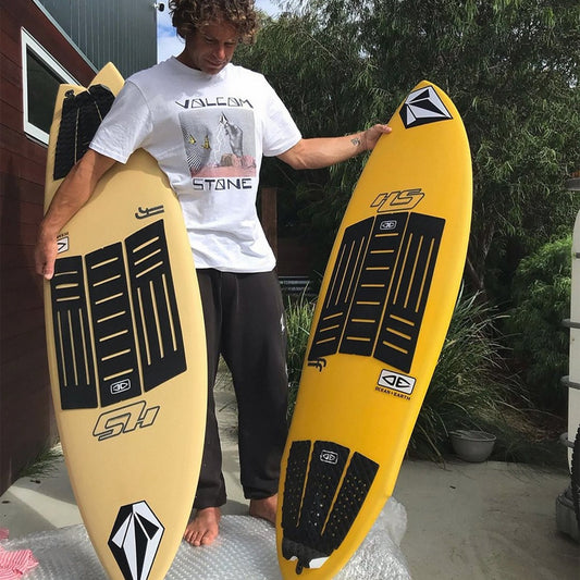 ocean-and-earth-Down-the-line-Centre-Deck-Surfboard-Tail-Pad-on-board